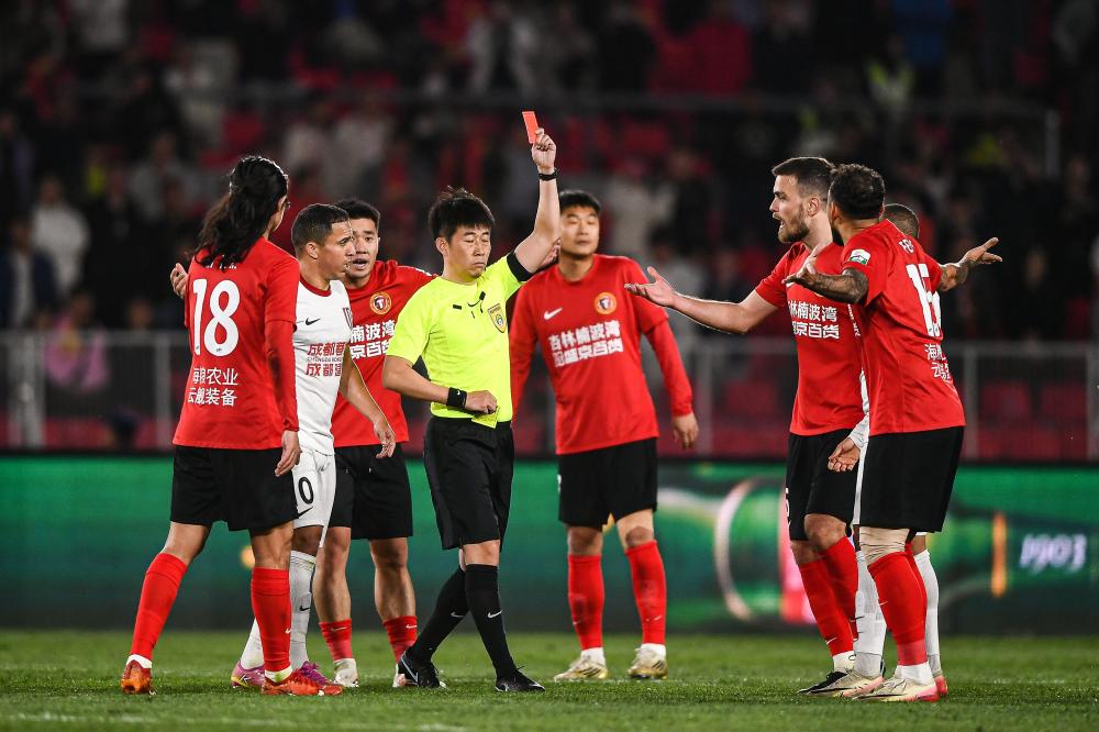 汪顺在泳池与人生赛道双线突围书写中国游泳坚韧传奇新篇章